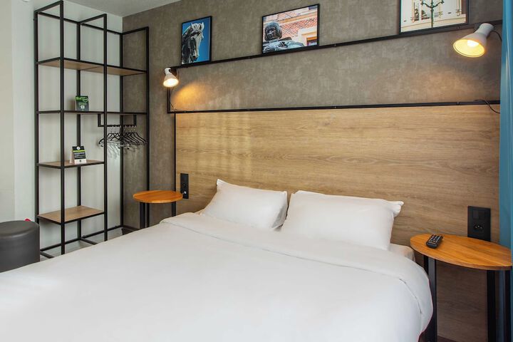 Room 11 of 39