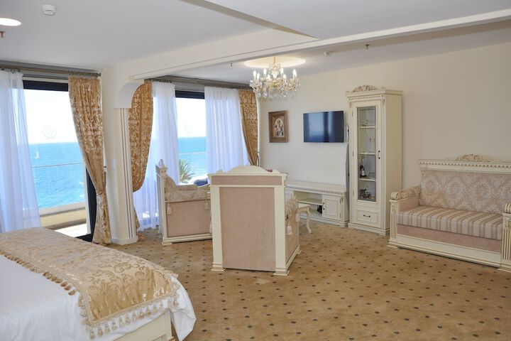 Room 14 of 38