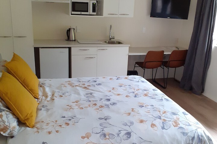 Room 6 of 28