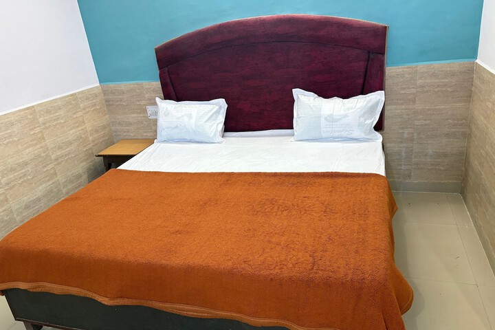 Room 4 of 15