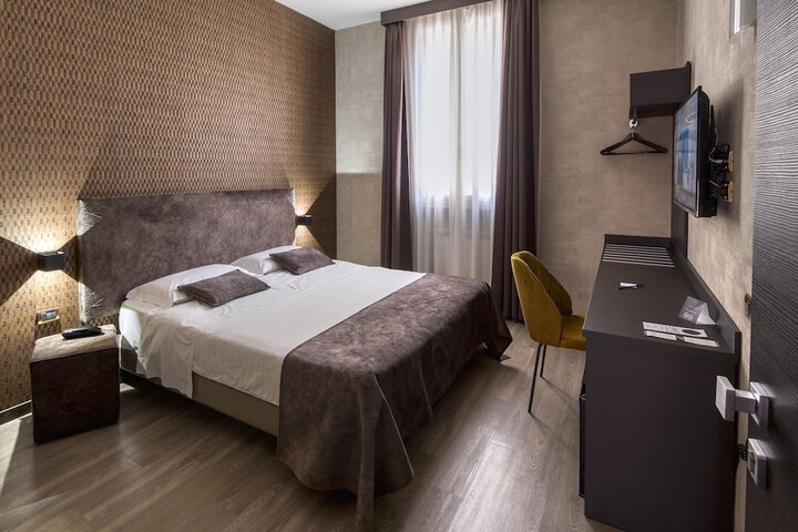 Room 12 of 52
