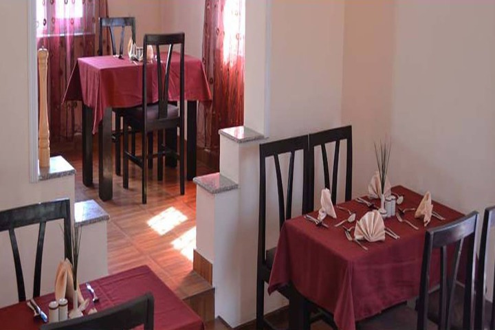Dining 9 of 15