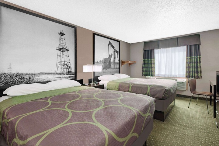 1 Queen Bed (8 of 13)