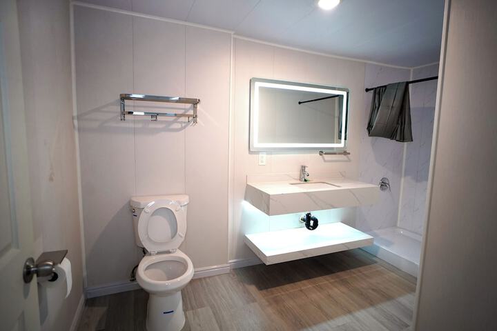 Basic Single Room (3 of 7)