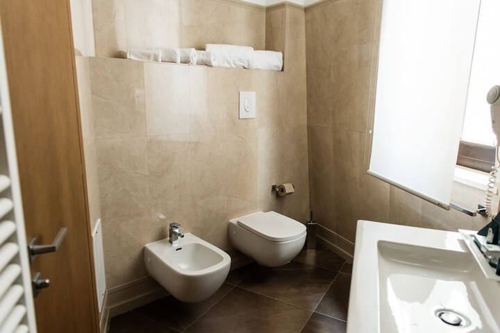 Room 72 of 158