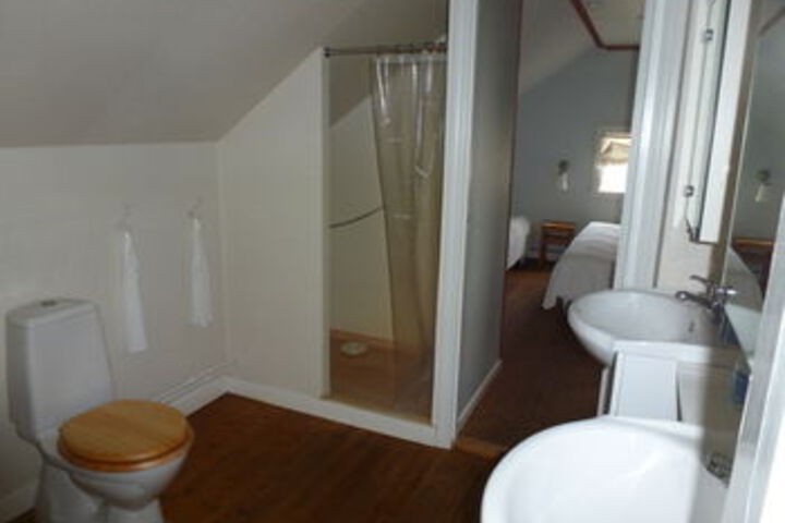Room 3 of 62