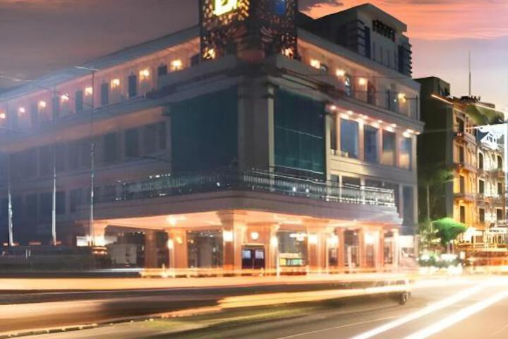 Golden Season Hotel