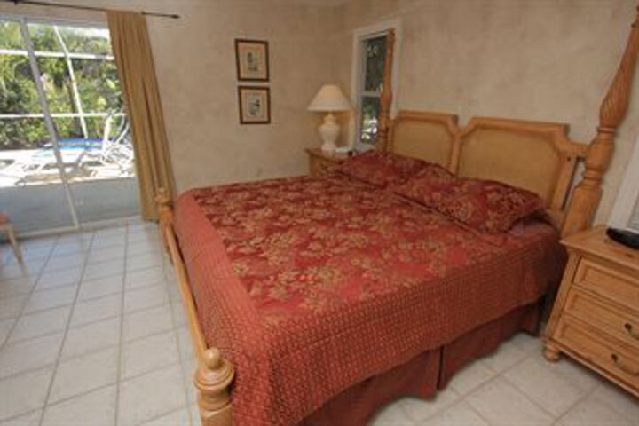 Room 28 of 104