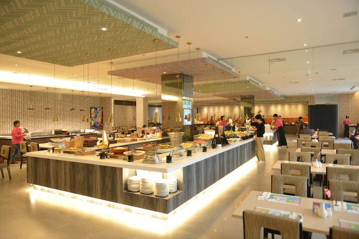 Dining 72 of 99