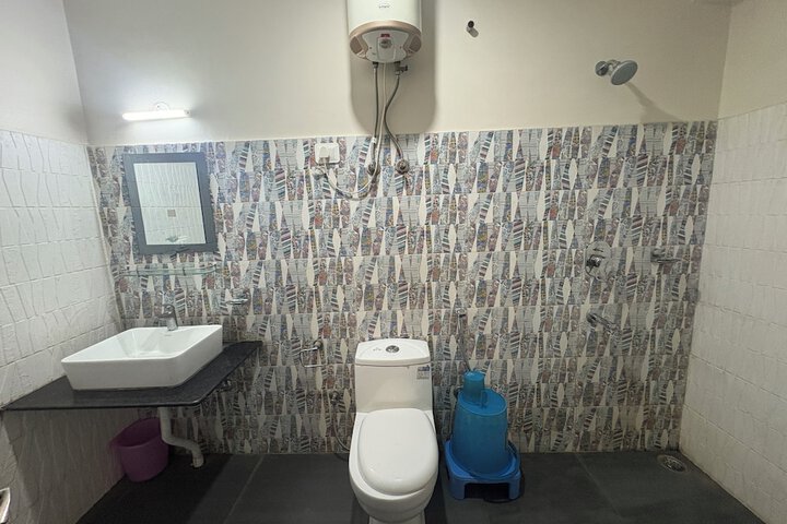 Room 27 of 48