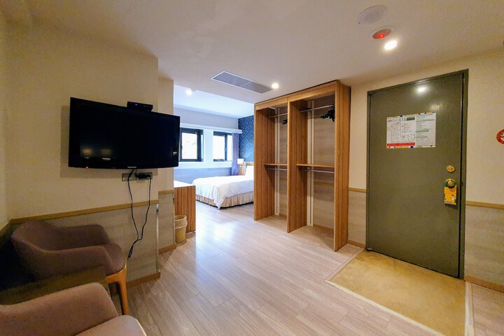 Room 35 of 72
