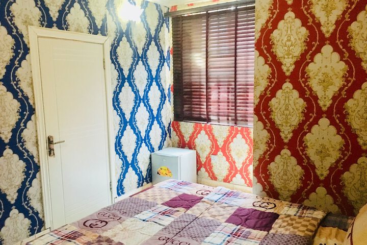 Room 6 of 28