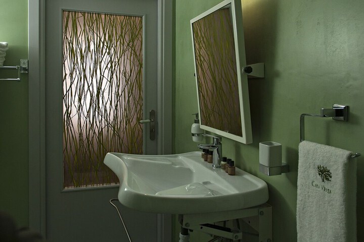 Room 27 of 60