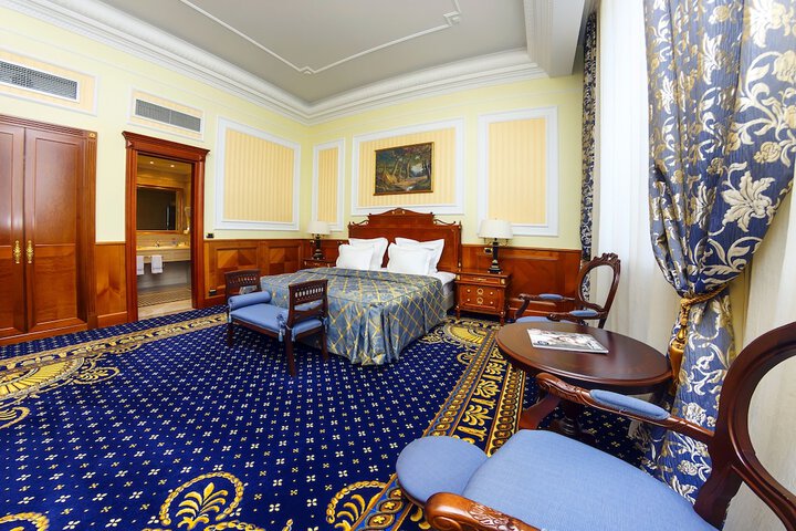 Room 27 of 65