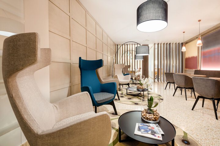 Lounge 67 of 75