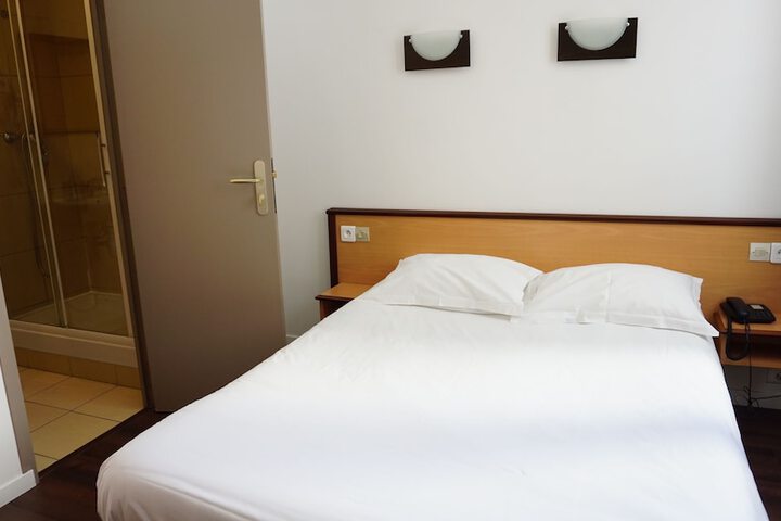 Room 7 of 32