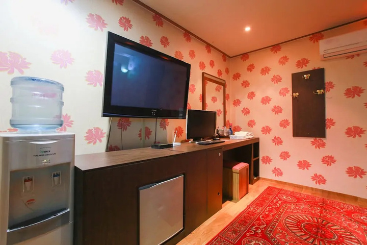 Room 3 of 10
