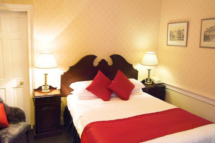 Room 33 of 76