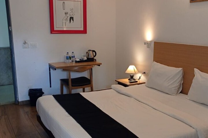 Room 27 of 49