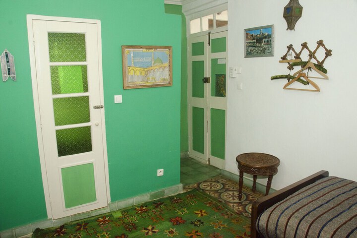 Room 9 of 23