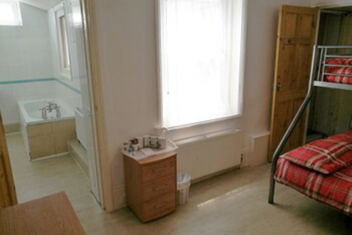 Room 46 of 76