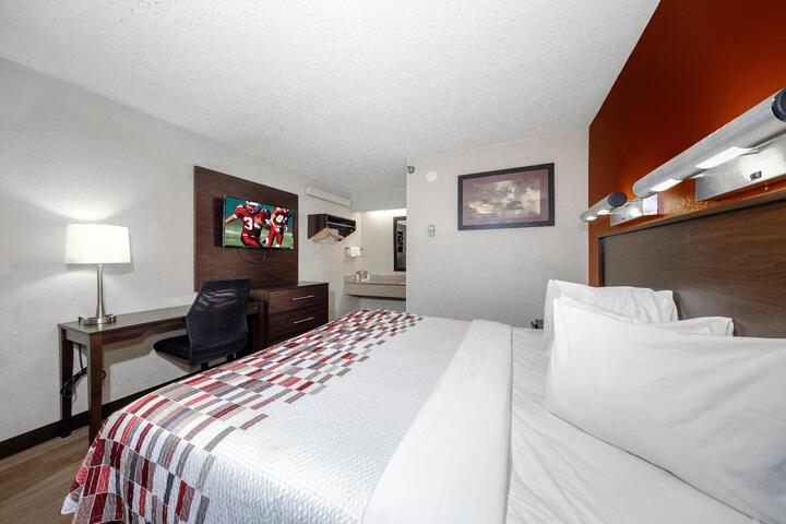 1 King Bed (10 of 19)