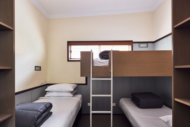 Room 21 of 137