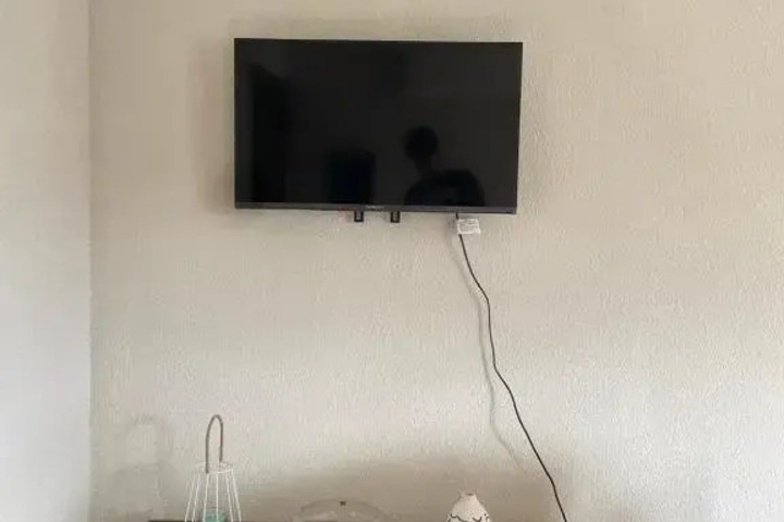 Room 8 of 12