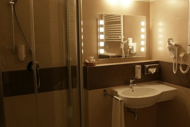 Room 35 of 60