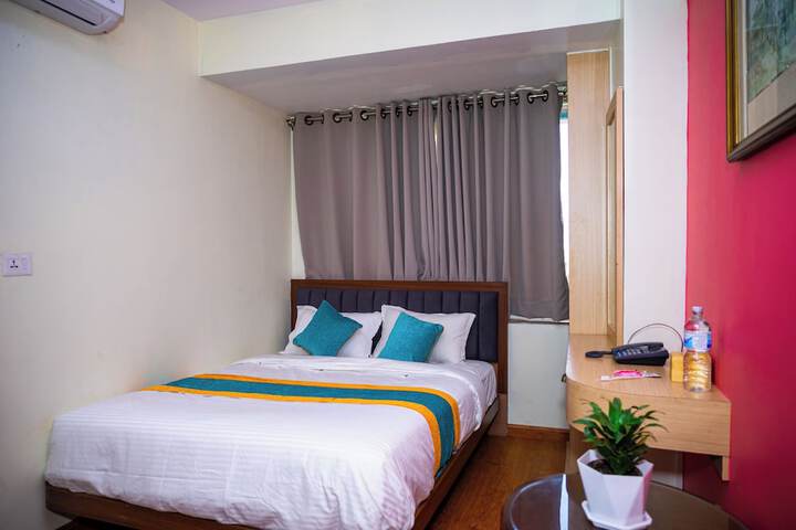 Room 10 of 16
