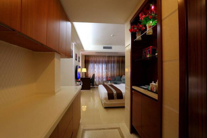 Room 6 of 70
