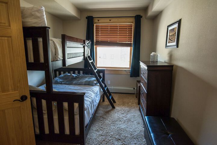 Room 6 of 190