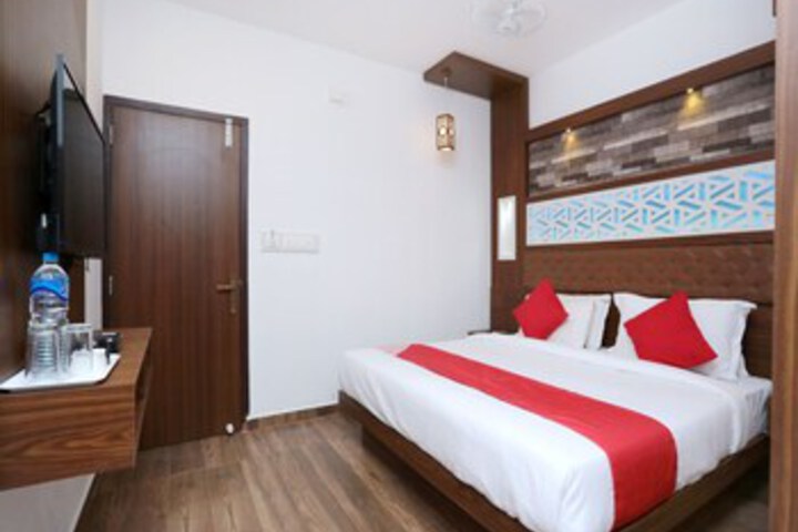 Room 10 of 25