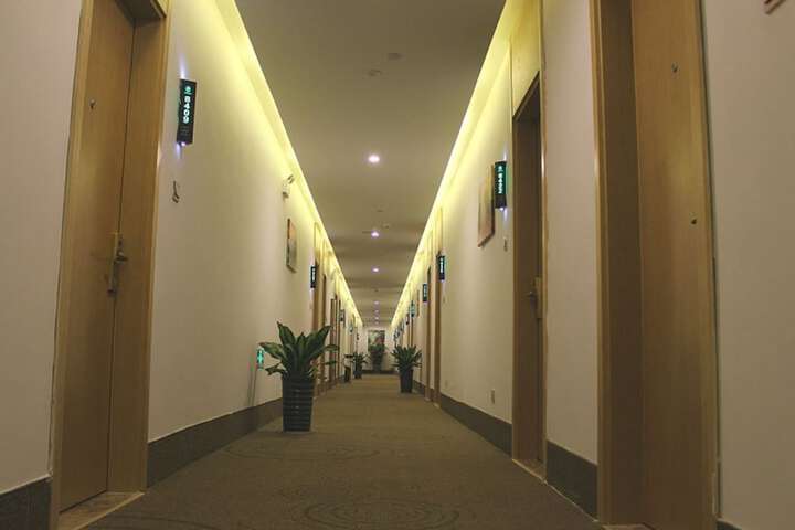 Ballroom/Hall 31 of 38