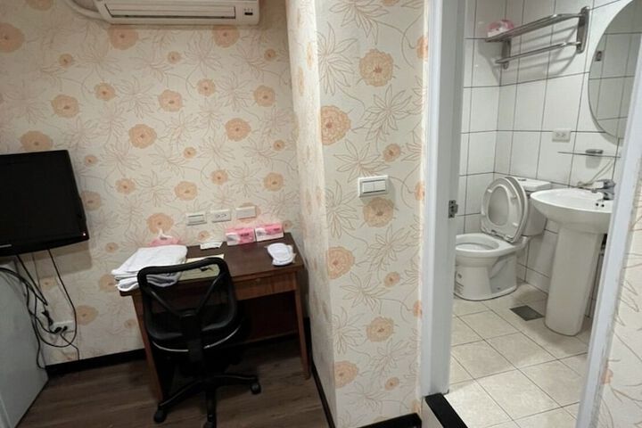 Room 23 of 36