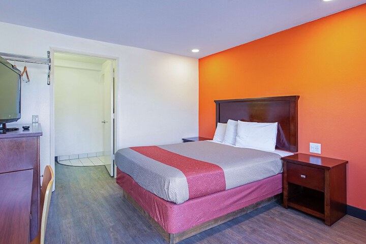 Room 14 of 50