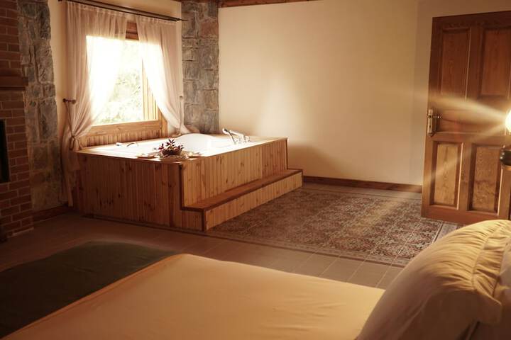 Room 33 of 102