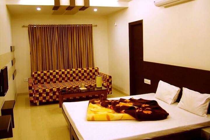 Room 9 of 13
