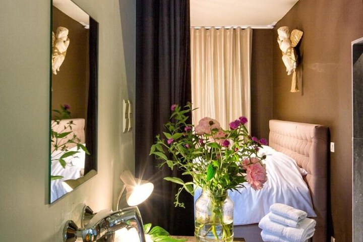 Room 10 of 29
