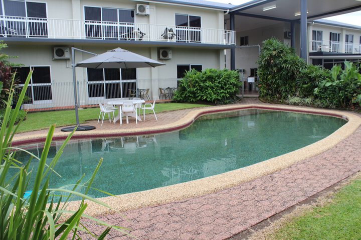Pool 10 of 21