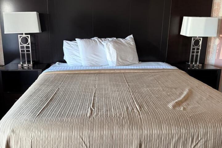 Room 8 of 23