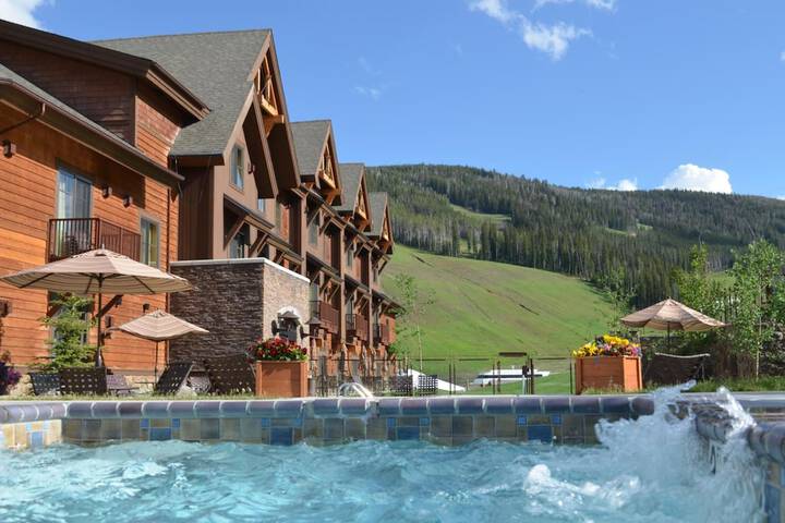 Hotel Pool