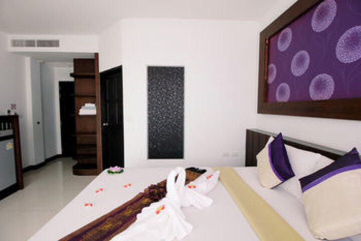 Room 28 of 35