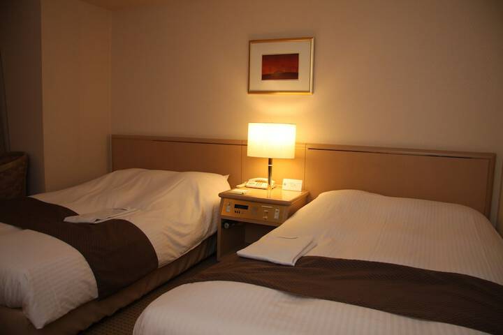 Room 5 of 75
