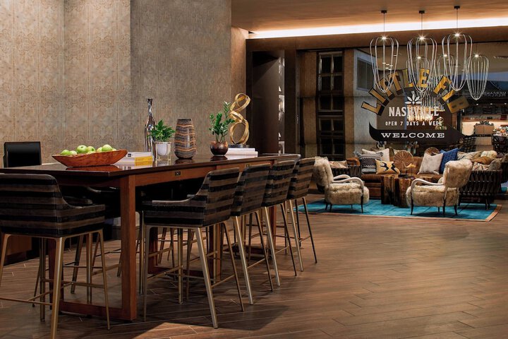 Lobby lounge