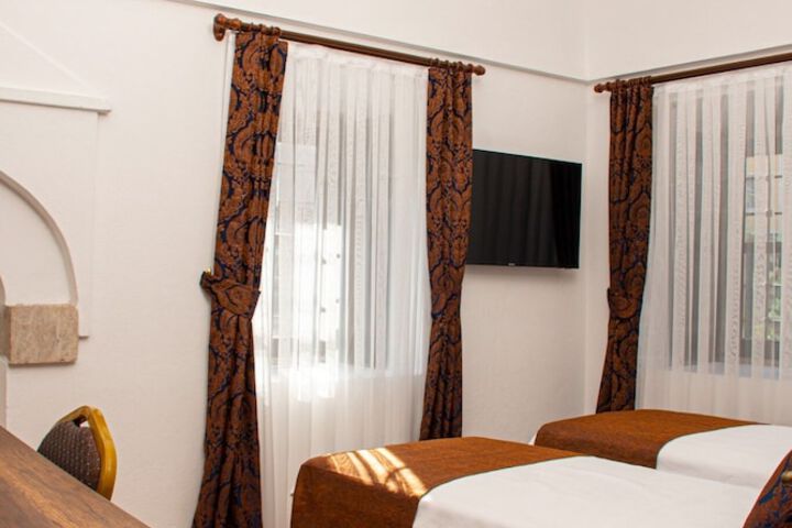Room 3 of 21