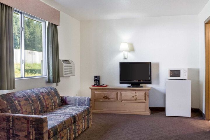 Room 32 of 65