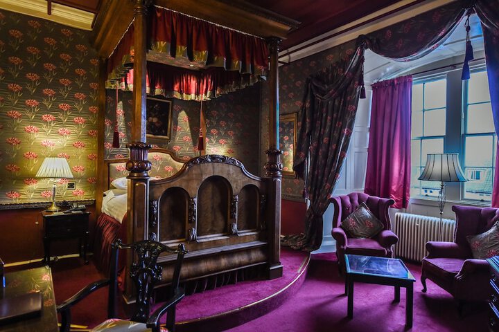 Room 3 of 84