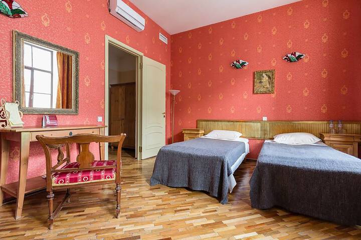 Room 16 of 151