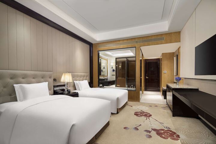Room 30 of 103